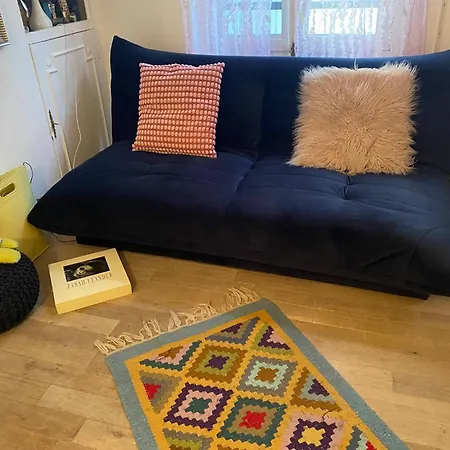 Cosy Eiffel Tower Design פריז