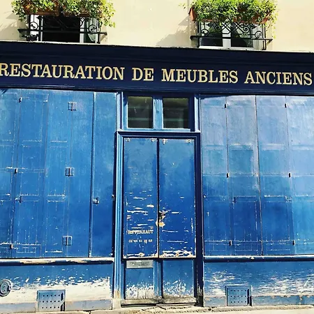 Cosy Eiffel Tower Design