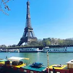 Cosy Eiffel Tower Design *