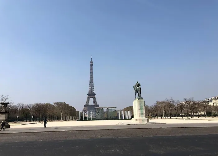 Cosy Eiffel Tower Design