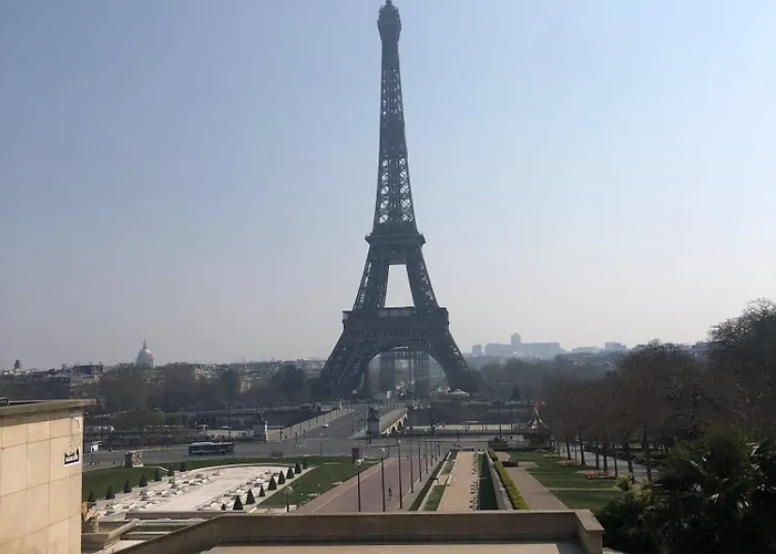 Cosy Eiffel Tower Design *