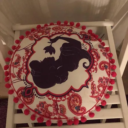 Cosy Eiffel Tower Design