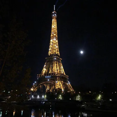 Cosy Eiffel Tower Design Appartement