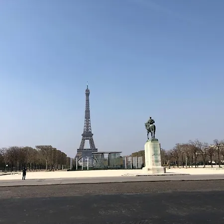 Cosy Eiffel Tower Design