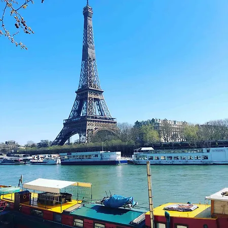 Cosy Eiffel Tower Design *