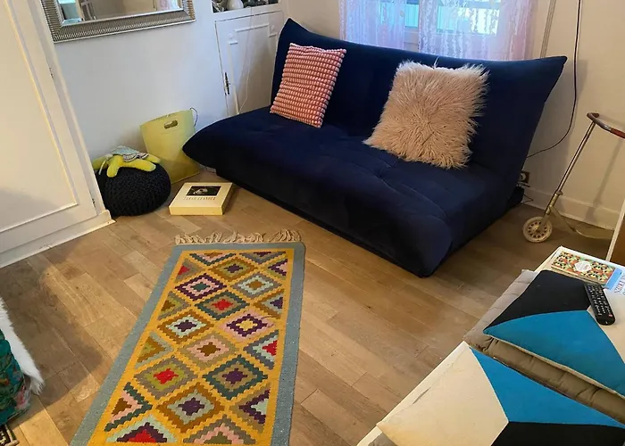 Cosy Eiffel Tower Design *