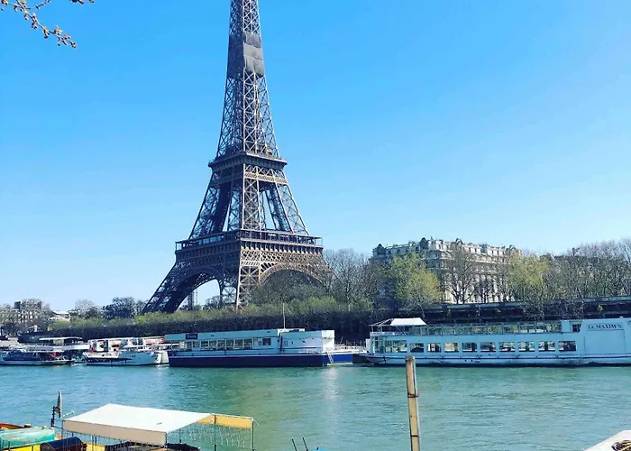 Cosy Eiffel Tower Design *