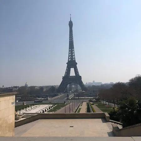 Cosy Eiffel Tower Design *